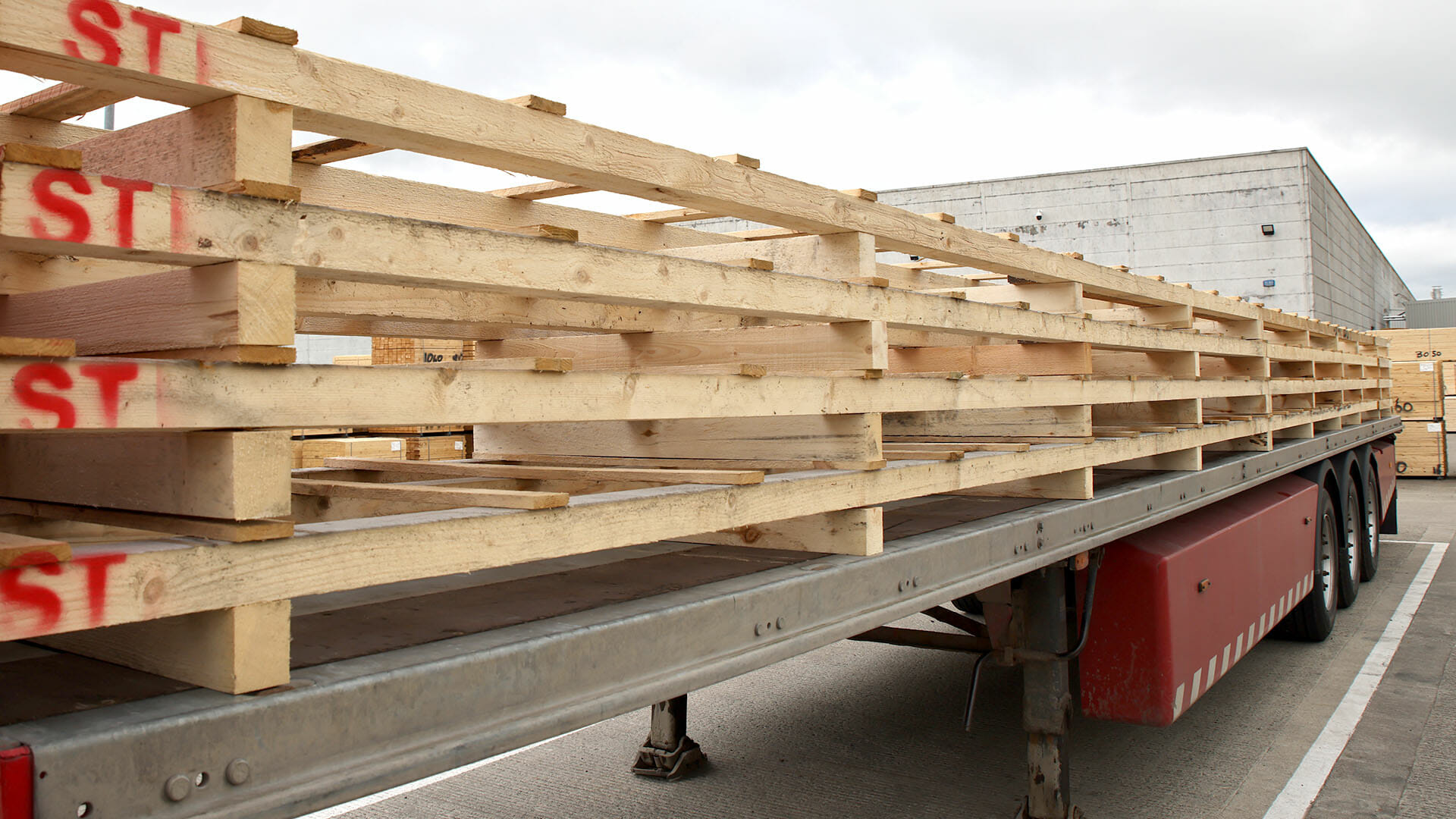 long pallets on lorry
